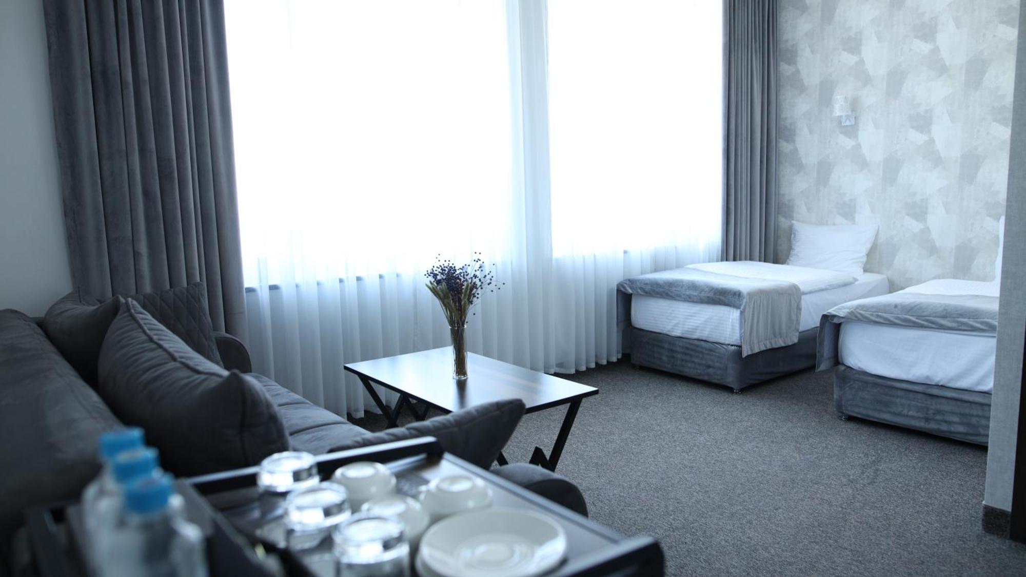גוריס Bmg Hotel By Grigoryans Group מראה חיצוני תמונה