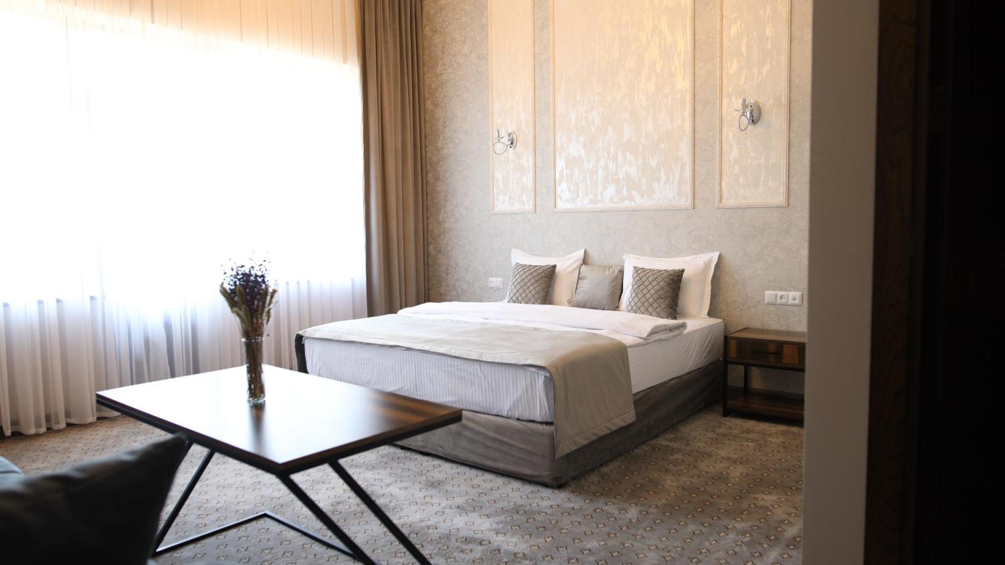 גוריס Bmg Hotel By Grigoryans Group מראה חיצוני תמונה