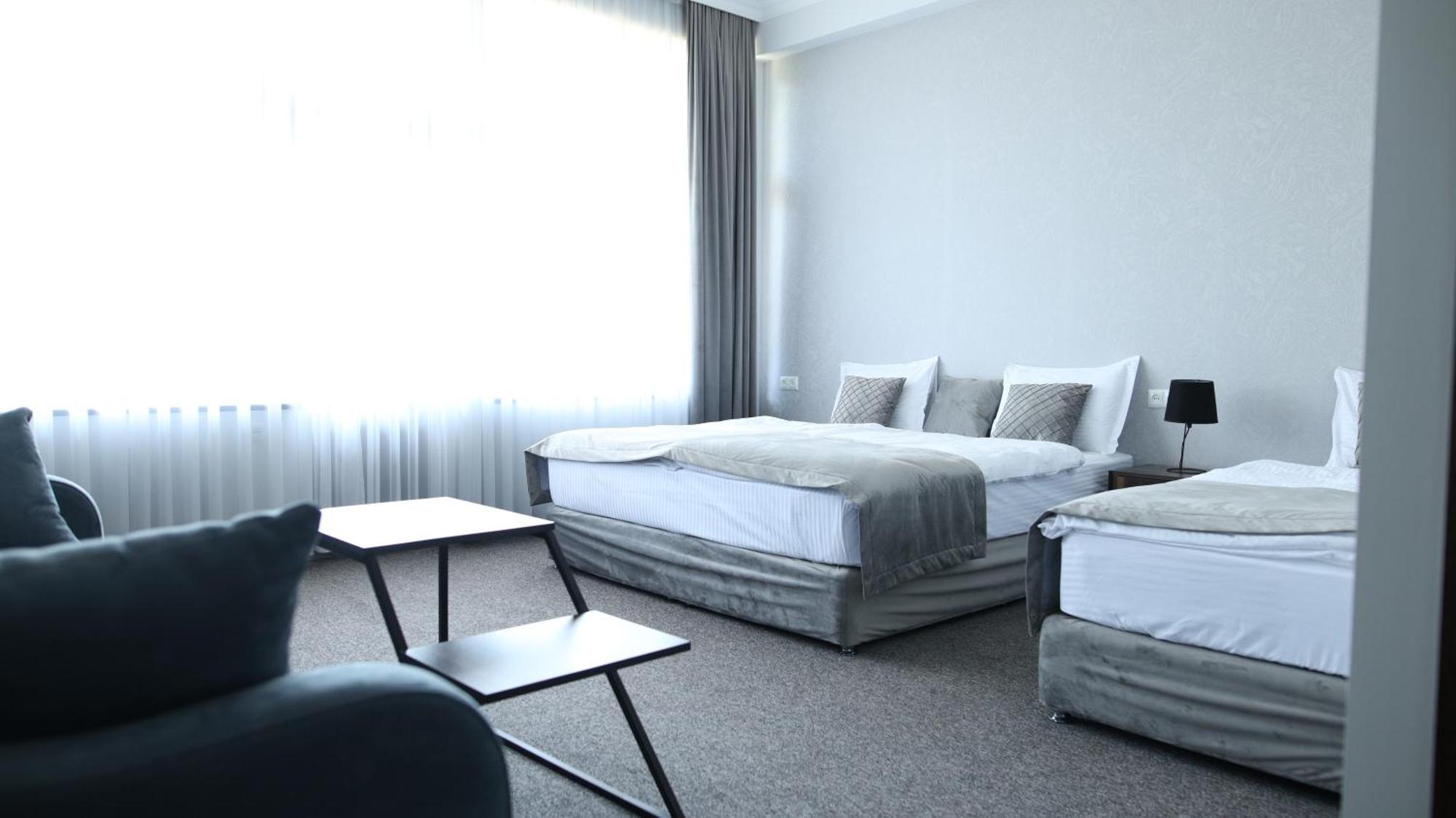 גוריס Bmg Hotel By Grigoryans Group מראה חיצוני תמונה