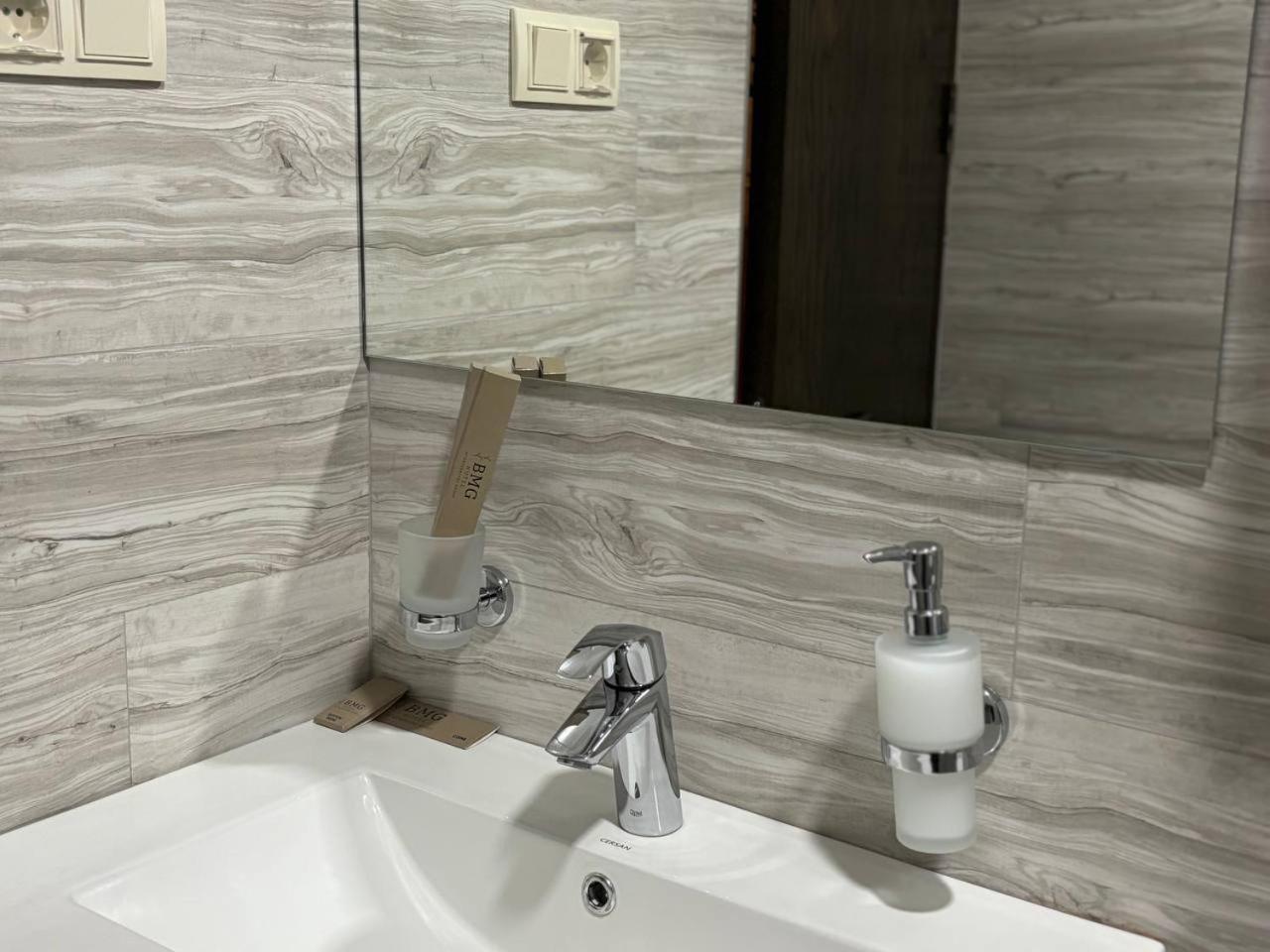 גוריס Bmg Hotel By Grigoryans Group מראה חיצוני תמונה